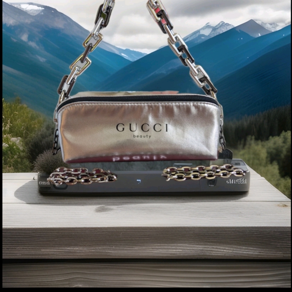 Gucci Silver Chain Shoulder Bag - Picture 3 of 13